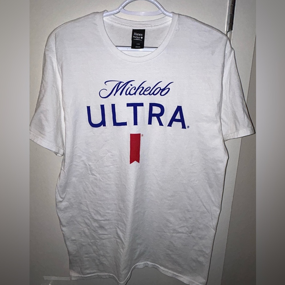 Hanes Michelob Ultra Men’s Large White Graphic Tee
